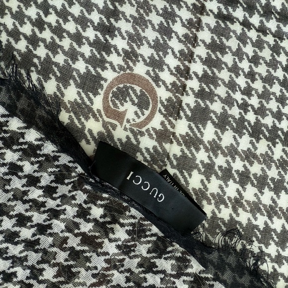 Gucci Black and White Houndstooth Scarf - Picture 8 of 9